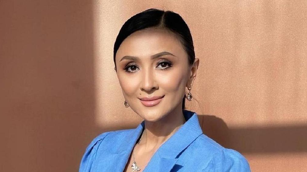 Транс әйелдің юбкасындағы сурет