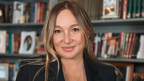 Алагөзовтің экс-әйелі көңілдестерге ауыр сұрақ қойып, Мөлдір Мұқановаға қолдау жасады