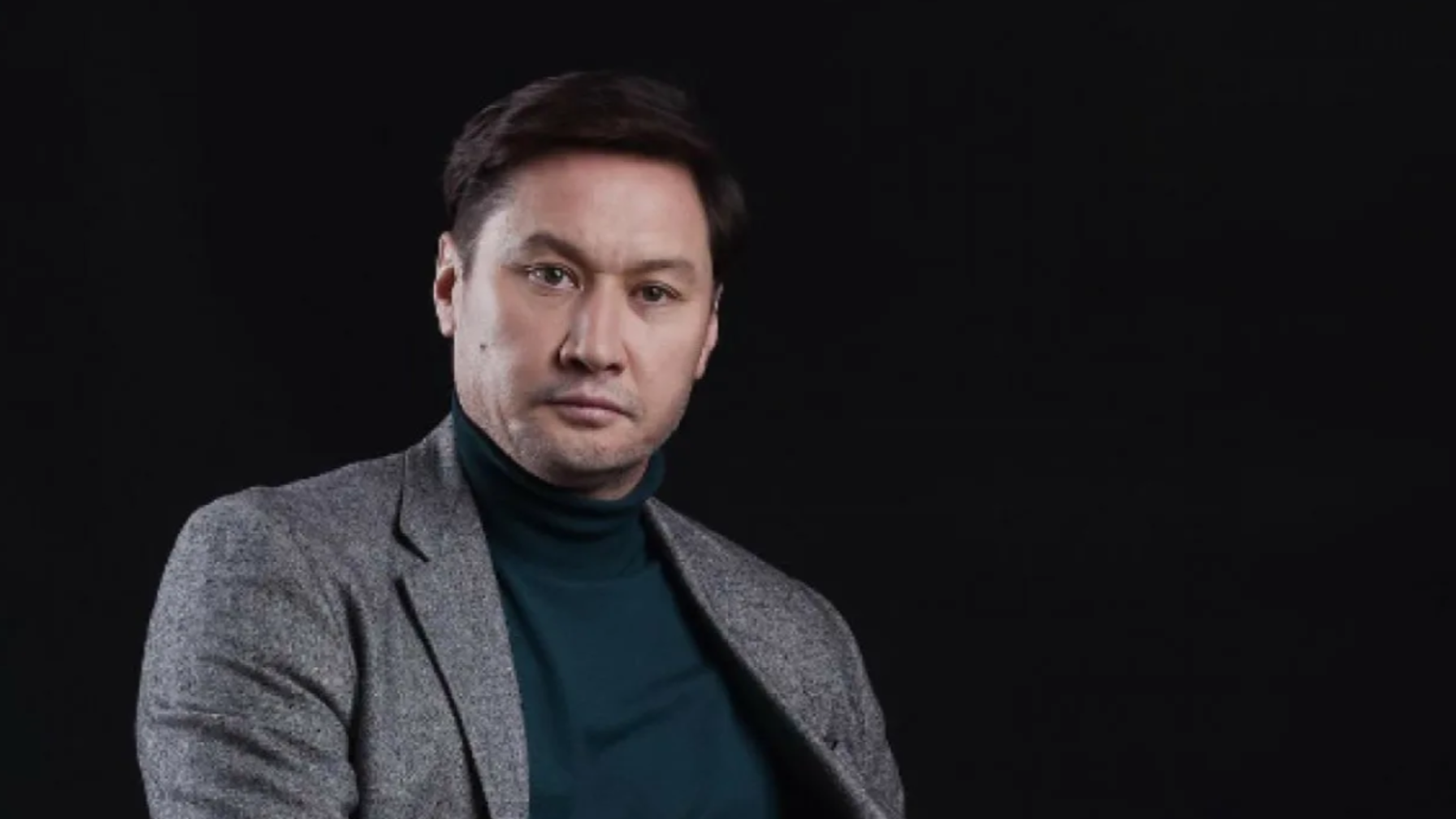 «Әлі күнге дейін есімде» –Азамат Сатыбалды студияда жылап қалды