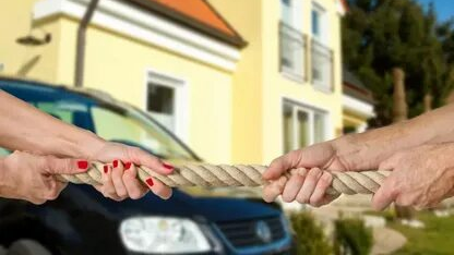 Мирасқа таласқан тоқал-бәйбішенің масқарасы: Адвокат сұмдық оқиға туралы айтты