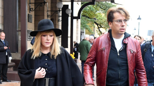 "Ең жақыным ту сыртымнан пышақ салды" деп Алла қайғыға батыпты