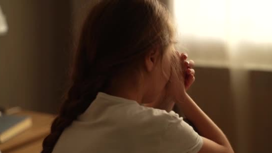 Қызын жылдар бойы зорлап келген бауырын қорғаған еркек жұртты шошытты