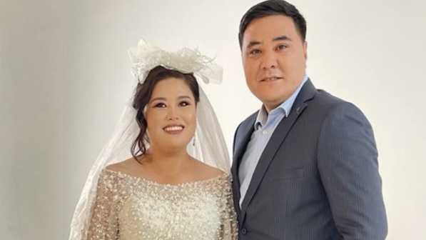 Бадықованың экс-күйеуі "гүлденем" деп ән салып, жұрттан сөз естіді