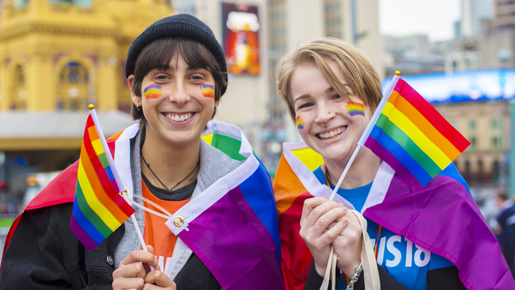"Шетелдік лесбианкалар сүйкімді" деген жігіт оңбай сөз естіп қалды