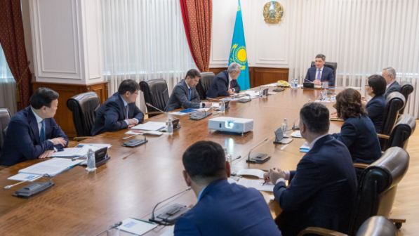 Олжас Бектенов халықты әлеуметтік қолдау жүйесін жетілдіру жөнінде кеңес өткізді