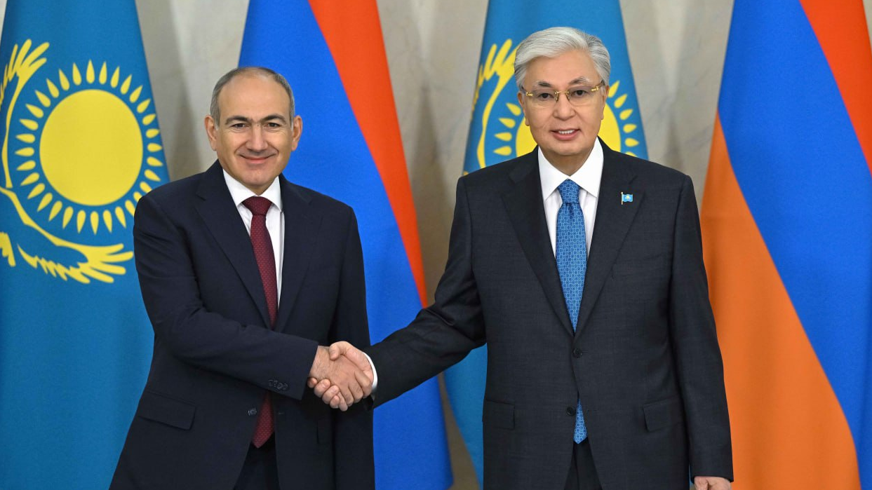 Тоқаев Армения Премьер-министрімен келіссөз жүргізді