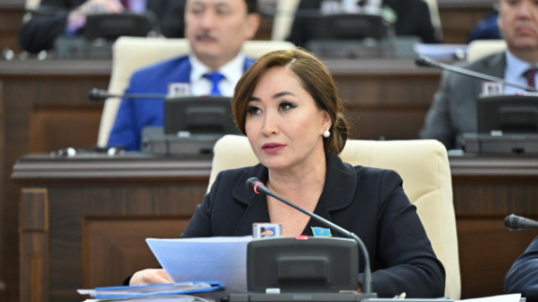 Депутат Қарақат Әбден отбасындағы құпияны жайып салды