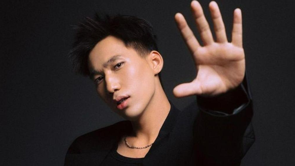 "Калифарния" әншісі Дариға Бадықованың өтірігін шығарды