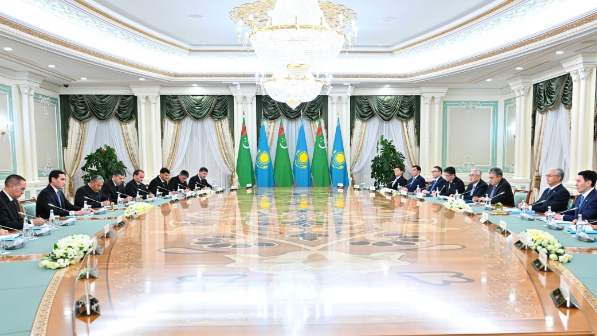 Қазақстан мен Түрікменстан президенттері кеңейтілген құрамда келіссөз жүргізді