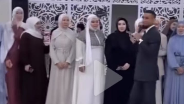 "Діннен шығасың": Дінді күлкі еткен "супер тамада" сынға қалды