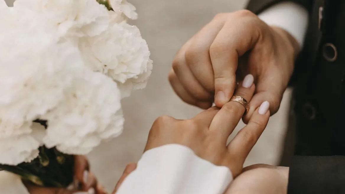 Шетелдікке күйеуге шыққан қазақ қызы өзегін өртеген өкінішін айтты