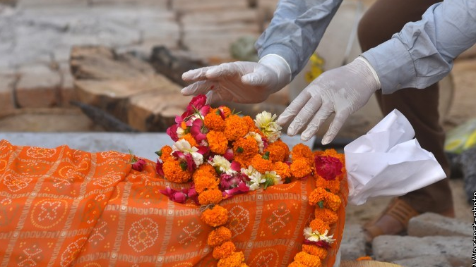 Бойжеткен өзінің қайтыс болған жігітіне күйеуге шықты