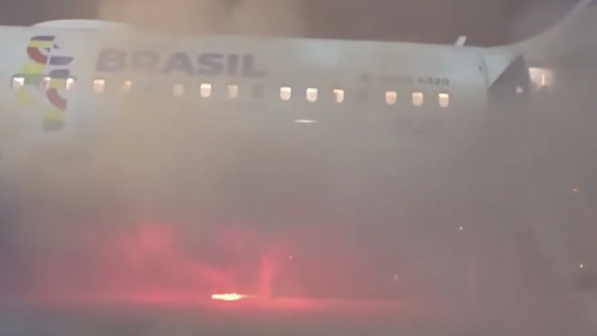 Әуежайда ұшақ алапат өртке оранды