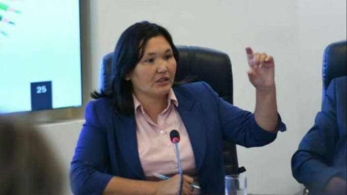 "Білім басқармасындағылар қазақ тілі пәнін менсінбей ме, әлде мазақ етіп отыр ма?"дейді Айман Сағидулла 