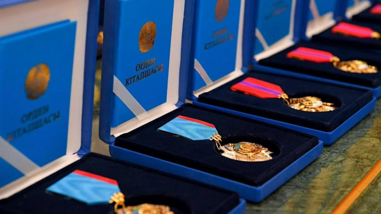 Танымал әзілкеш мемлекеттік марапаттың қаншаға сатылатынын жайып салды