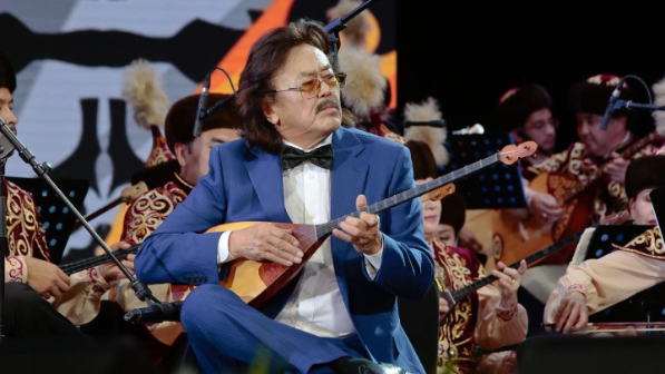 Тасмағамбетовке күй арнаған Секен Тұрысбек талқыға түсті