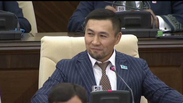 "Депутат Ардақ Назаров ерекше ерлік жасады" деген актер жаңалығымен бөлісті