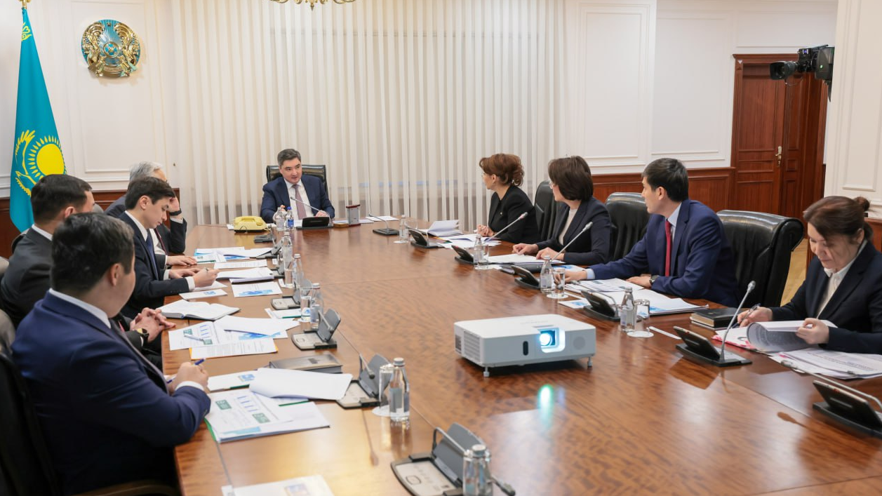 Бектенов денсаулық сақтау саласын цифрландыру бойынша кеңес өткізді