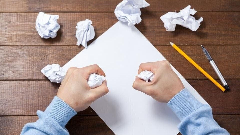 "Оқушым әнұранды аяғымен мыжып, қорлады" деген педагог масқара жағдайды айтты