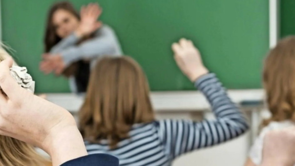 "Пәлеқор ата-ана мұғалімнің басын жалмады": Сауатсыз ата-аналар мұғалімнің басты қаупіне айналуда