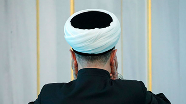 "Молданы сақалын сапситып, үйден айдап шықтым" деген блогер сұмдық жайтты айтты