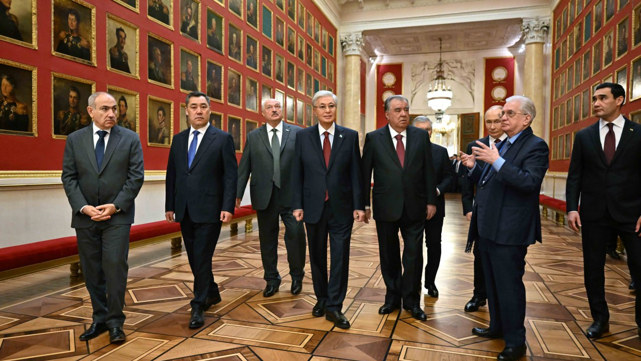 Қасым-Жомарт Тоқаев Эрмитажды аралады