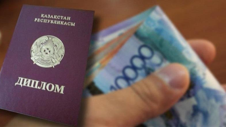 "Бұл-қастандық": "Бүкіл мұғалімнің дипломы тексерілсін" дейді қоғам белсендісі