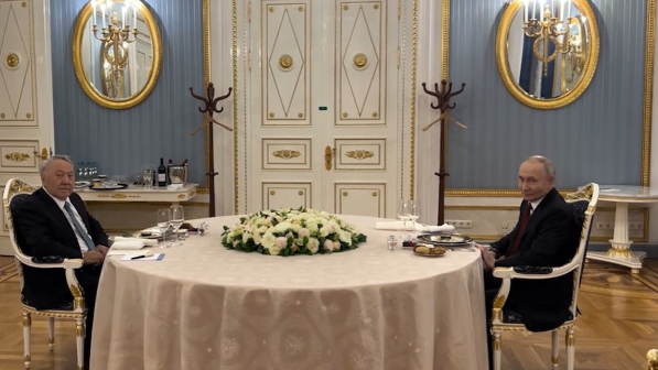 Назарбаевтың Кремльдегі кадры: Саясаттанушы пікірі қандай?