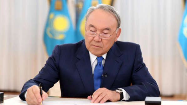 Назарбаев қол қойған келісімдер: Мәжілісте «ескі папкілердың» беті ашылмақ