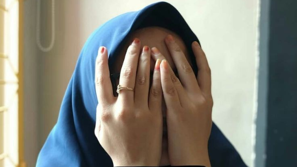 "Мені өз діндес бауырларым жалаңаштап қорлады" деген блогер неге "шешінгенін" айтты 