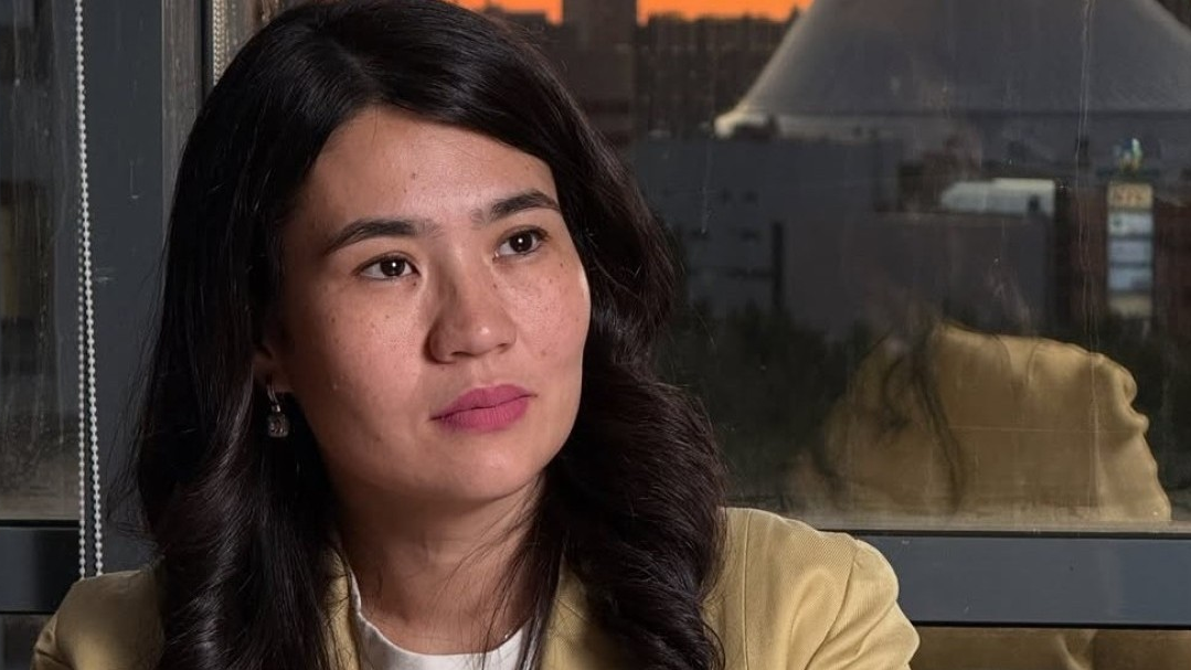 "Қатты қиналып, бірге қосылып жыладым" деген "тренд директор" ағынан жарылды