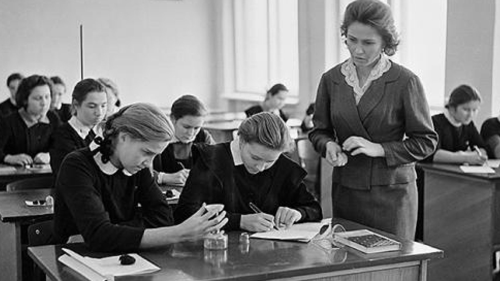 Кеңес заманындағы білім беру жүйесінің кемшін тұстары қандай?