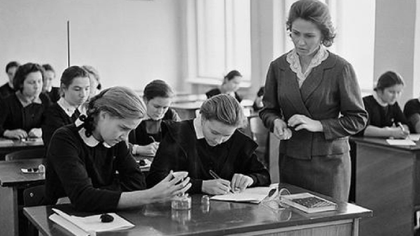 Кеңес заманындағы білім беру жүйесінің кемшін тұстары қандай?