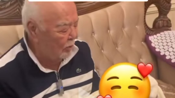 Асанәлі Әшімовтің азан шақырған видеосы тарады