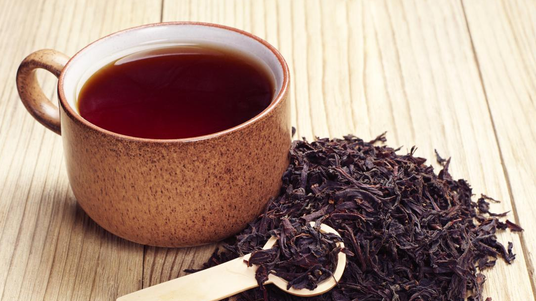 Сақ болыңыз! Танымал шай брендтерінен зиянды қоспалар табылды