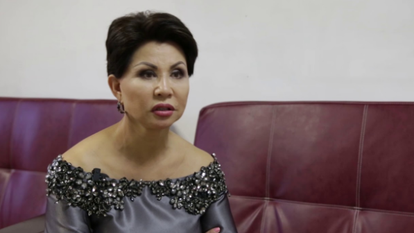 "Әнші Розадан осылай көңілім суыды": Желіде әншіге қатысты сұмдық ақпараттар тарады