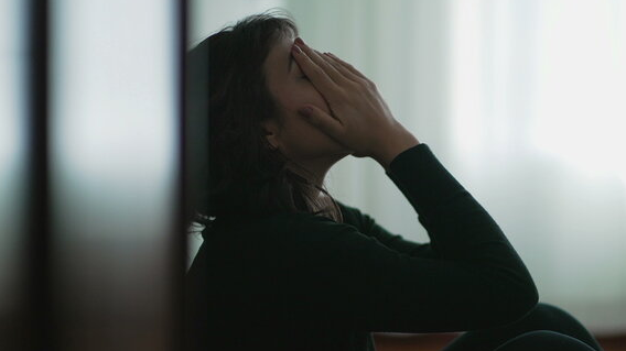 "Әкемнің досы қарызды "ұят жолмен" қайтаруды сұрап жатыр" деген қыз заңгерден көмек сұрады