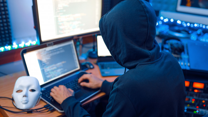 Атыраулық хакер "бәрін жариялаймын!" деп ескерту жасады