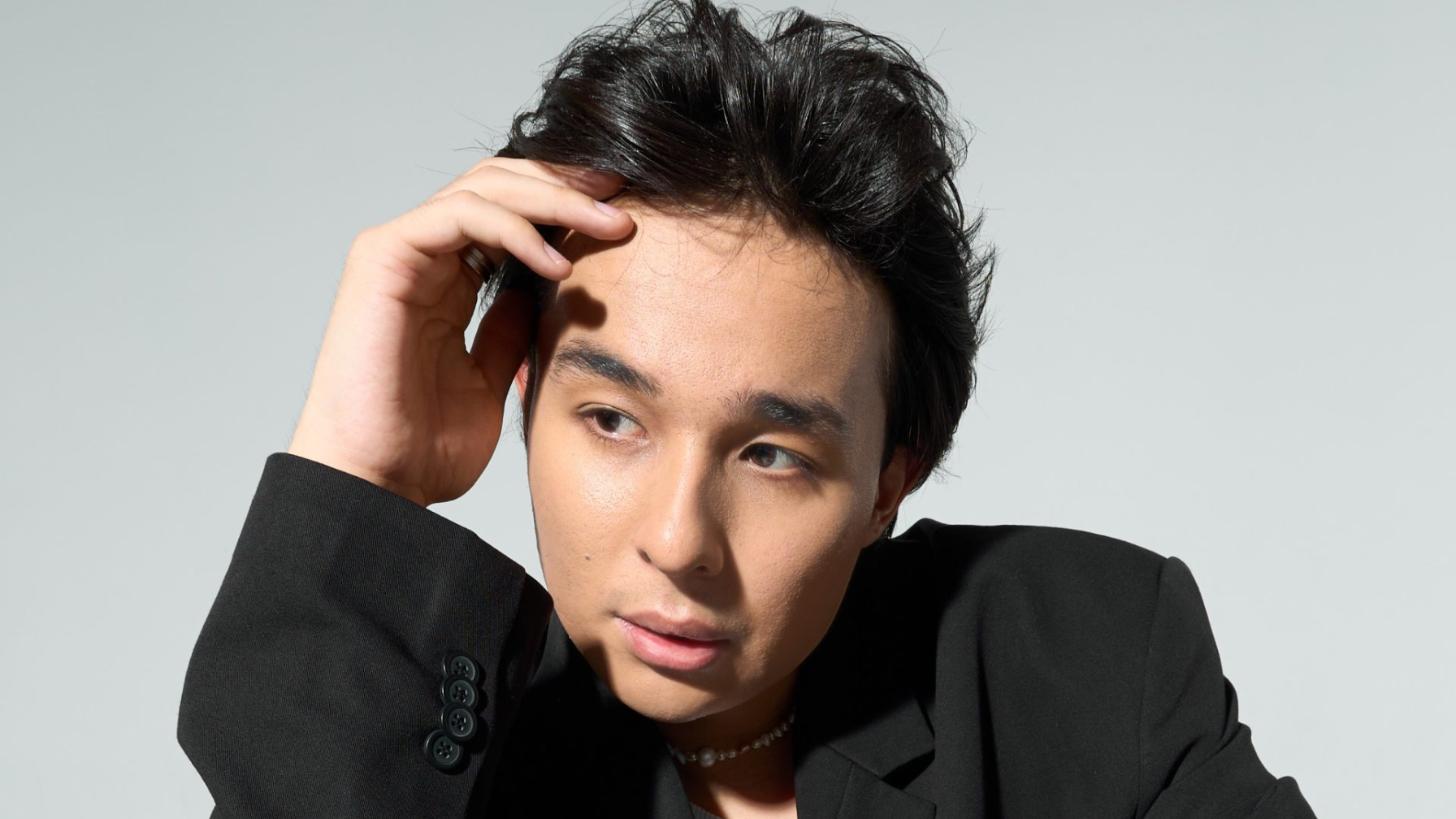 Әнші Мирас Жүгінісов үлкен баласы бар әйелмен үйленген?