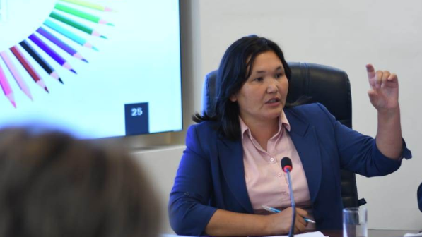 "Мектеп директоры дегенді мүлде алып тастау керек", дейді белсенді ұстаз