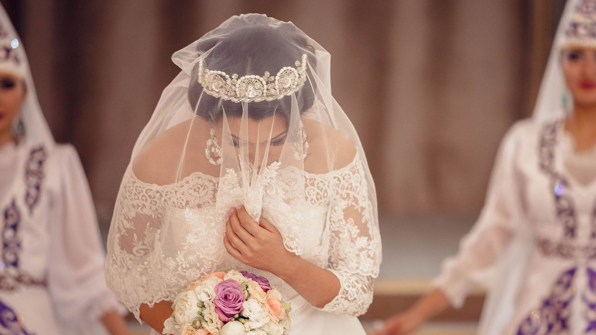 "Қыздар, әкесіз өскен еркекке тұрмысқа шықпаңдар!" дейді блогер