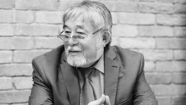 "Екінші әйелдің баласы болдым" деген марқұм сатириктің естелігі қызу талқыға түсті