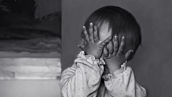 Шымкенттік әйел өз балаларын сабап, үтікпен күйдіріп, әбден қорлаған