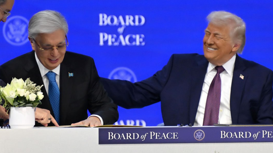 Тоқаев Дональд Трамптың Бейбітшілік кеңесінің Жарғысына қол қойды