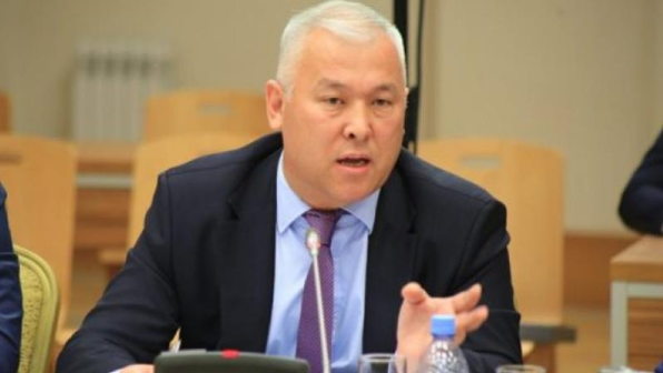 "Заңнан хабары жоқ": Мұрат Әбенов кей әріптесінің қалай депутат болғанын айтты