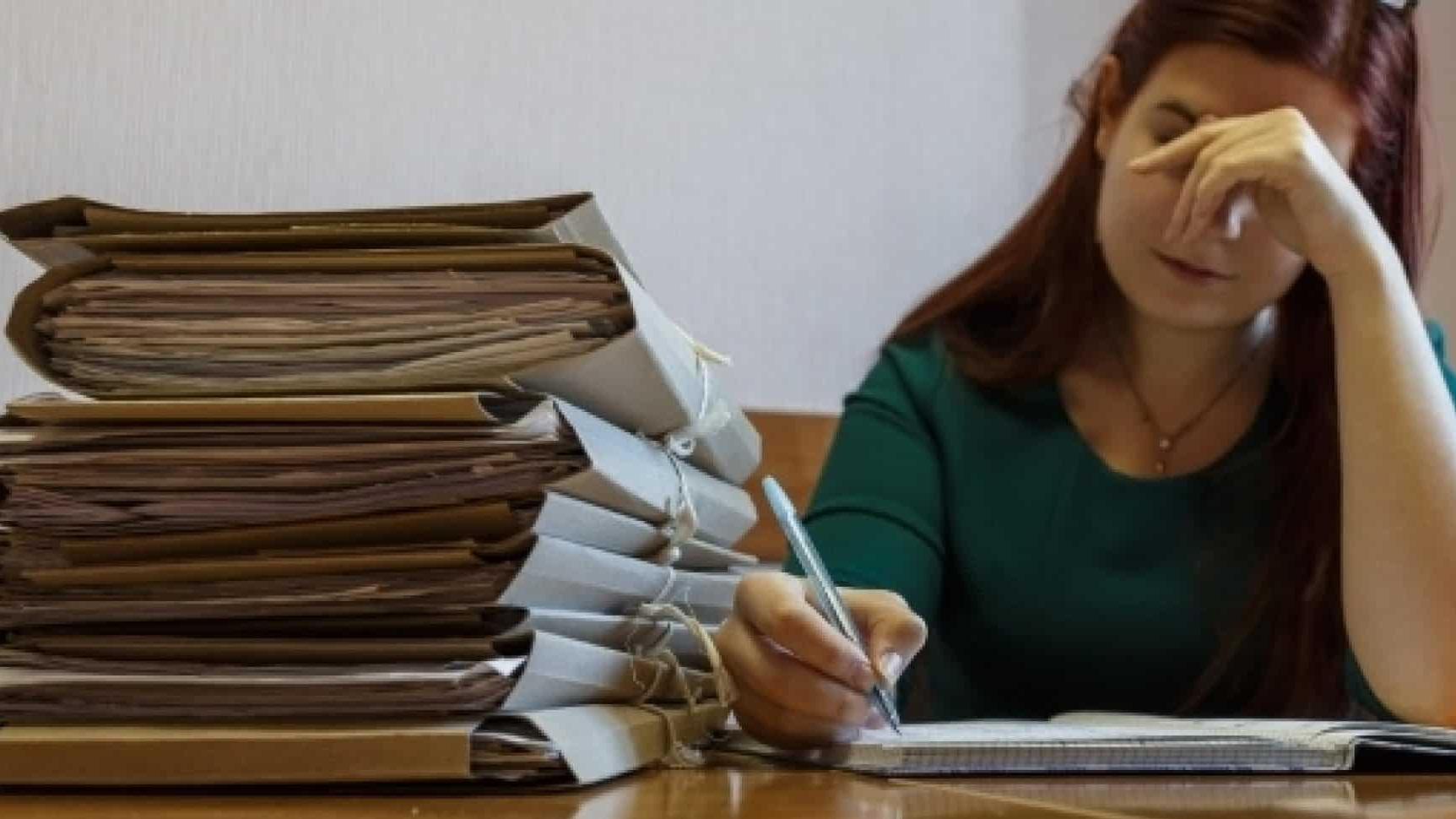 "ҚМЖ" - түкке керегі жоқ құжат: Мұғалімдер "ҚМЖ"-ны алып тастауды талап етуде