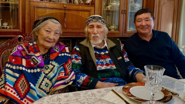 Сәбит Оразбаев туралы ерекше естелігімен бөліскен Бекжан Тұрыс актерді мерейлі жасымен құттықтады