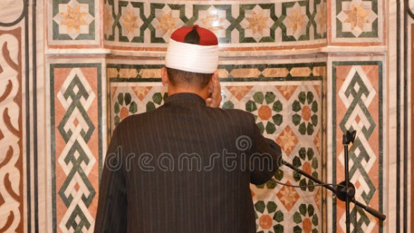 "Имам күйеуіме ғашық": Атыраулық келіншек мешітте болған түсініксіз жағдай туралы айтты