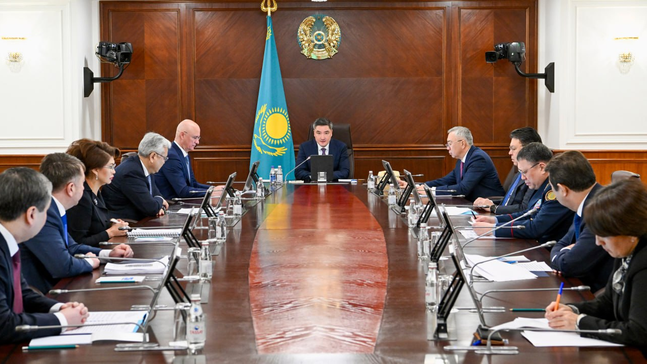 Үкімет басшысы жаңа Конституция жобасын талқылау кеңесін өткізді