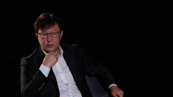 "Ақын - жазушылар, абыройларыңды ойлаңдар!" деген Ақберен Елгезек үндеу жасады